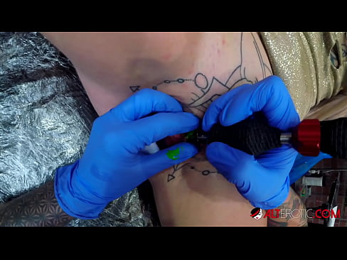 ❤️ Sully Savage, une chaudasse extrêmement tatouée, s'est fait tatouer le clitoris. ☑ Porno beau at us fr.com-milf-300.ru ❌